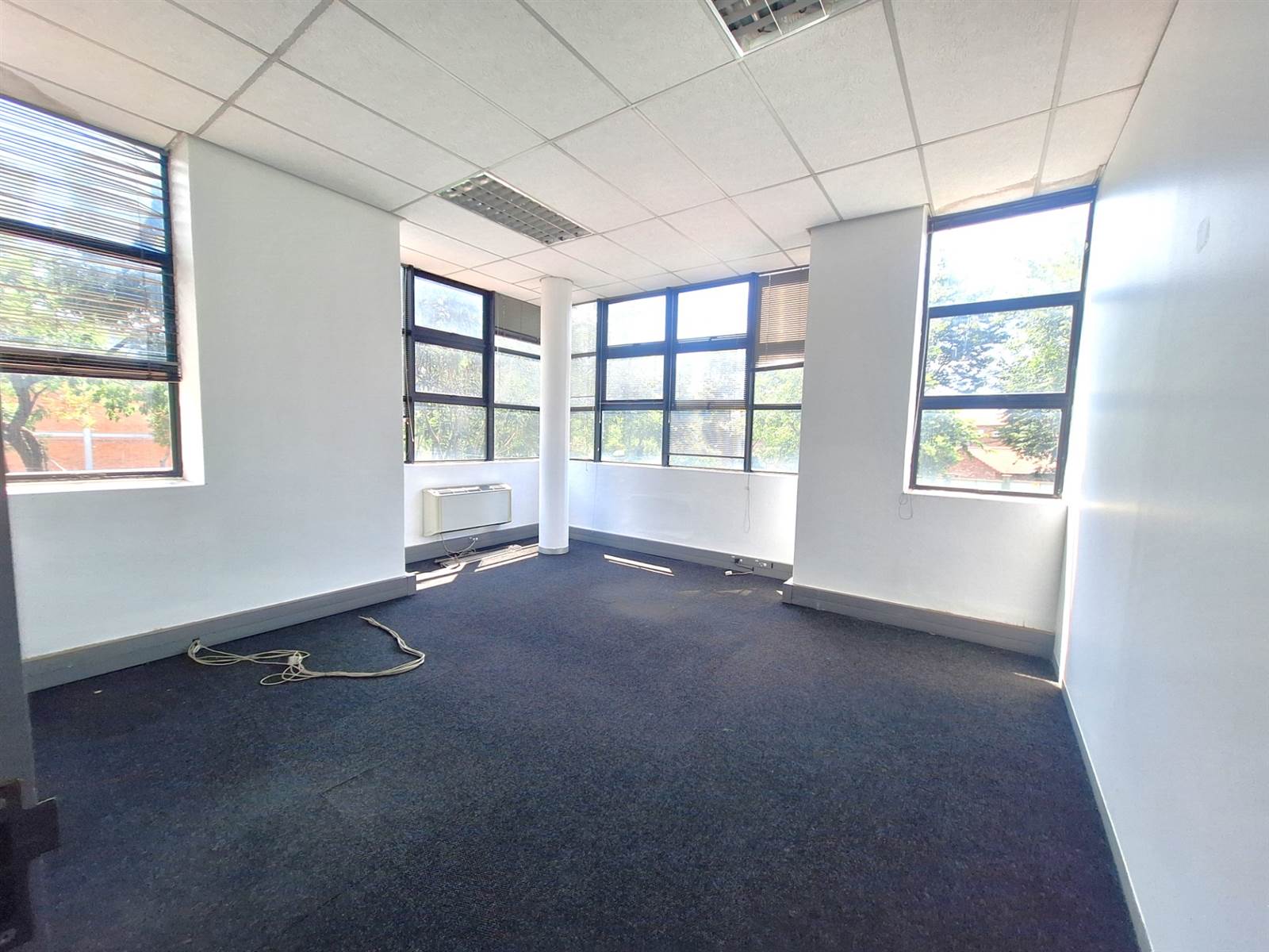 142  m² Office Space in Montclair photo number 10
