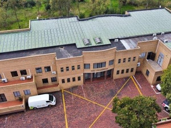 2000  m² Commercial space in Bedford Gardens