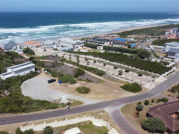 900 m² Land available in Cola Beach