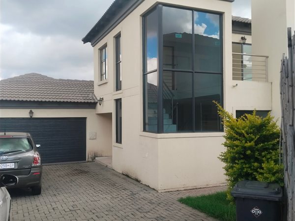 5 Bedroom House 5 Bedroom House