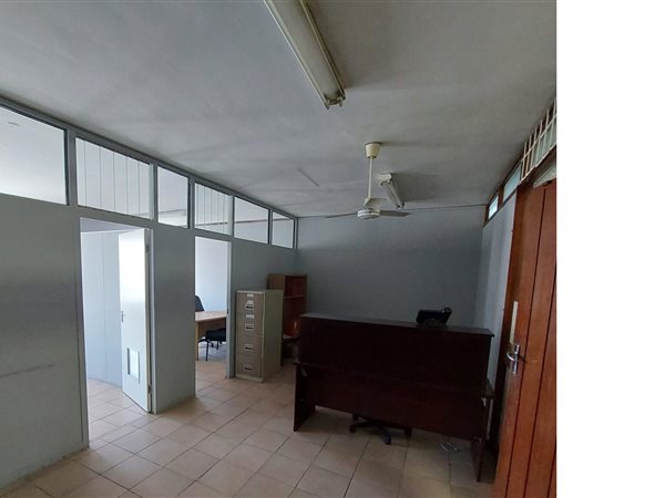 52  m² Commercial space