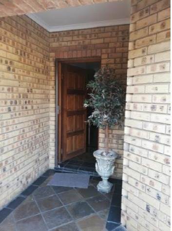 3 Bed House in Witbank Central photo number 4