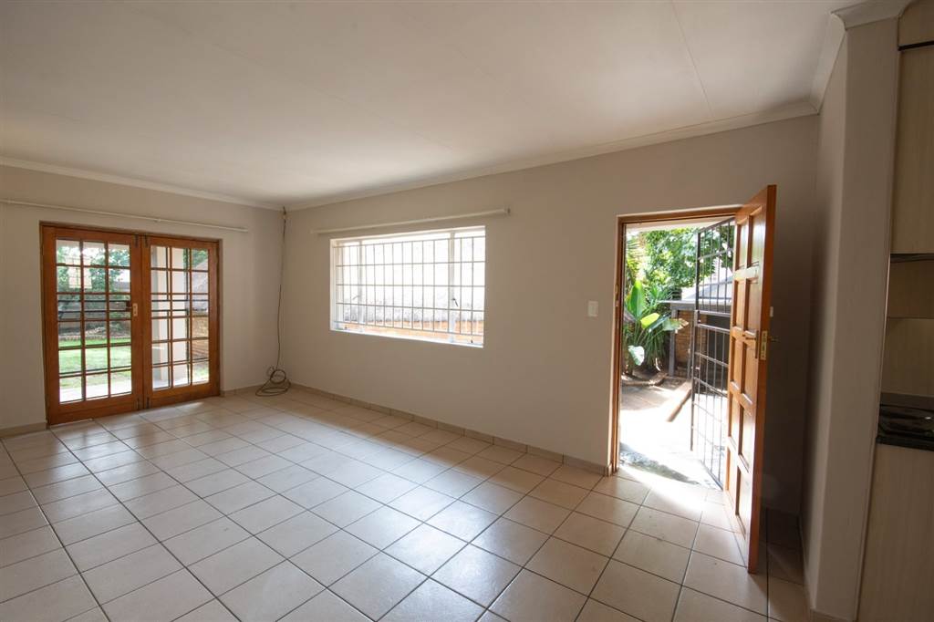2 Bed Townhouse in Bergsig photo number 5