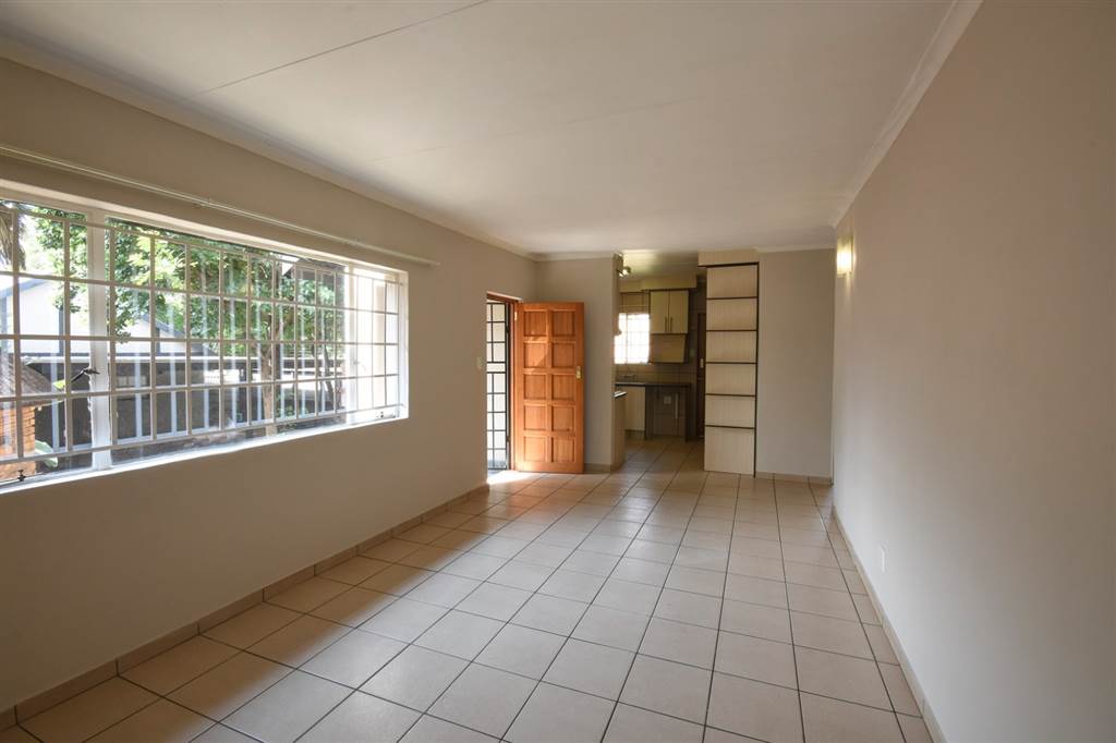 2 Bed Townhouse in Bergsig photo number 4