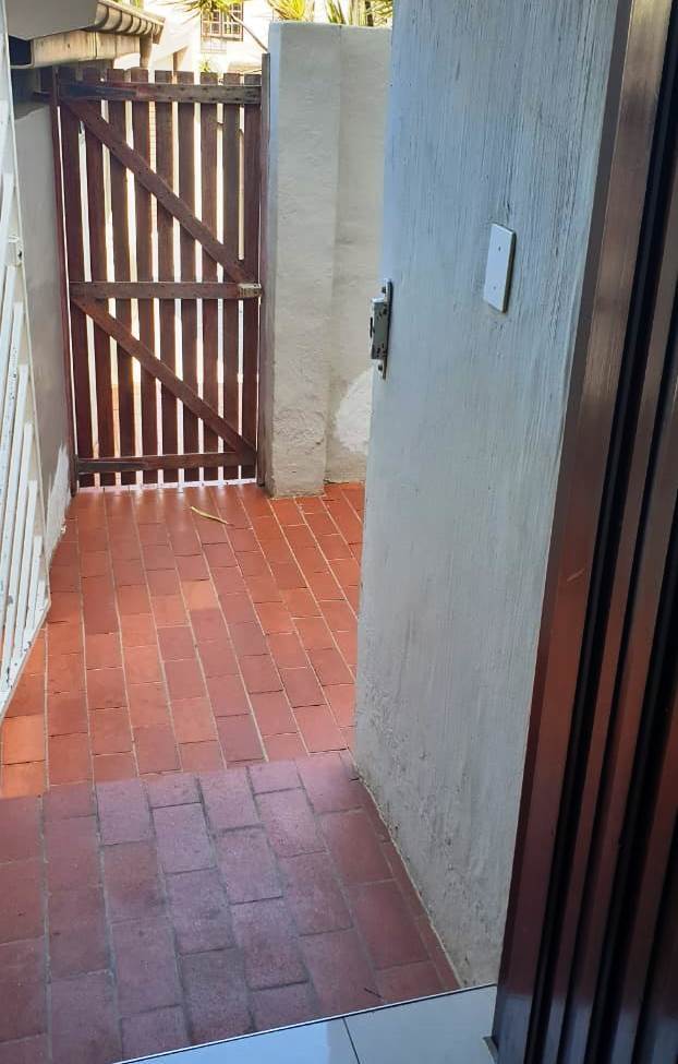 2 Bed Townhouse in Umhlanga Rocks photo number 20