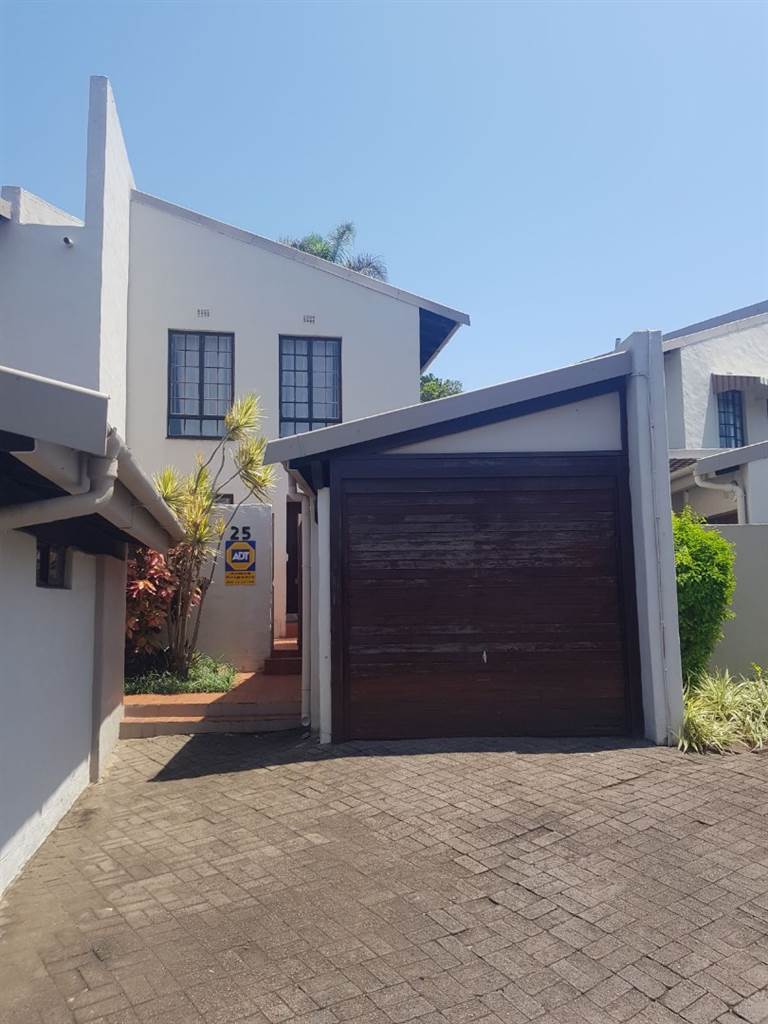 2 Bed Townhouse in Umhlanga Rocks photo number 2