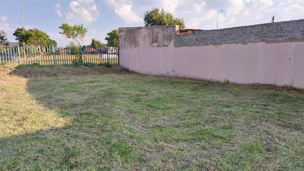 881 m² Land available in Ennerdale photo number 8