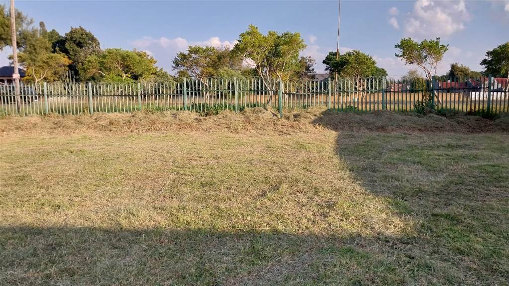 881 m² Land available in Ennerdale photo number 12