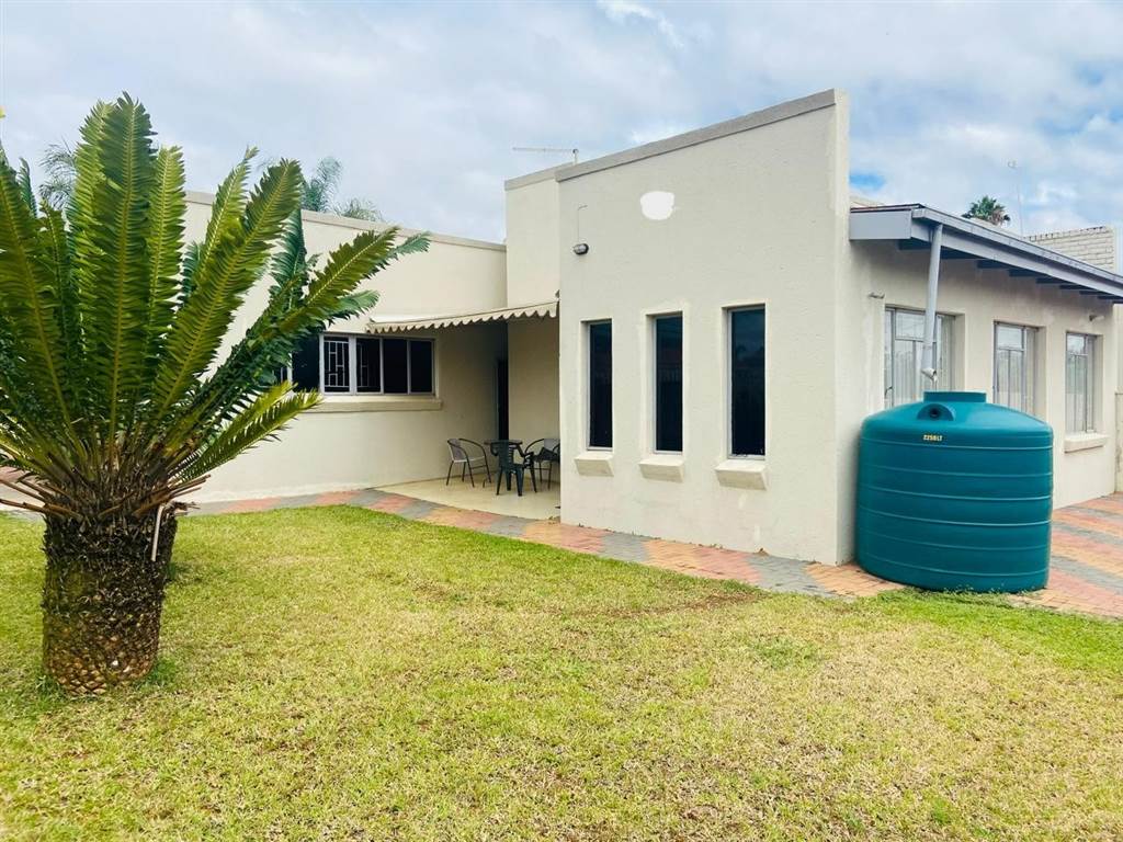 4 Bedroom House 4 Bedroom House