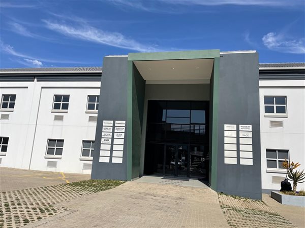 275  m² Commercial space