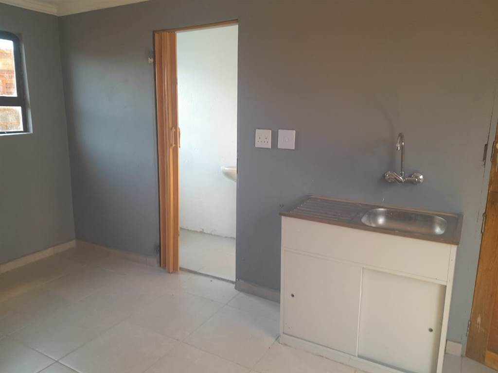 1 Bed Apartment in Protea Glen photo number 2