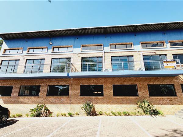 466  m² Commercial space in North Riding