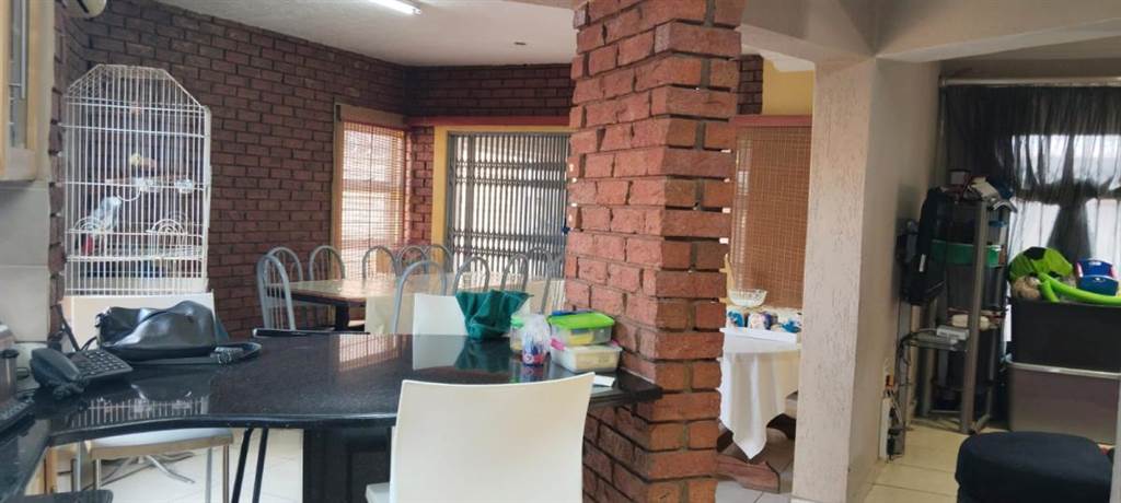 4 Bed House in Lenasia photo number 10