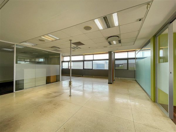 224  m² Commercial space