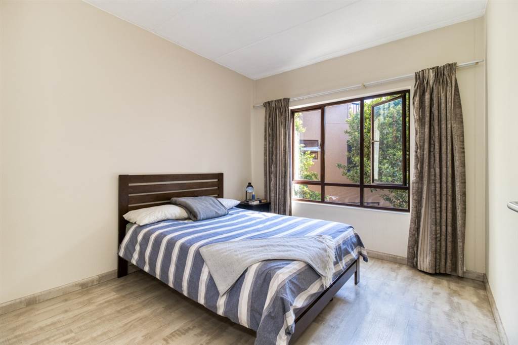 1 Bed Apartment in Lonehill photo number 6