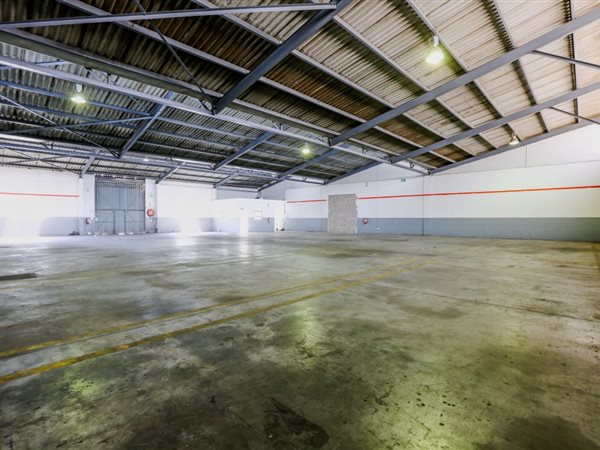 732  m² Industrial space