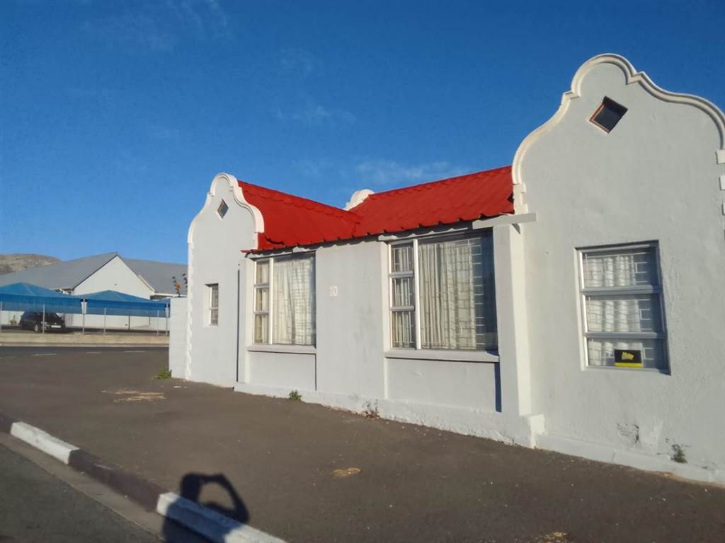 4 Bed House in Gansbaai and surrounds photo number 2