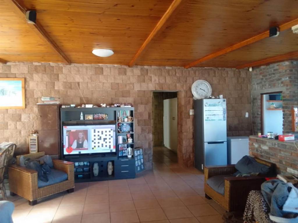 4 Bed House in Gansbaai and surrounds photo number 6