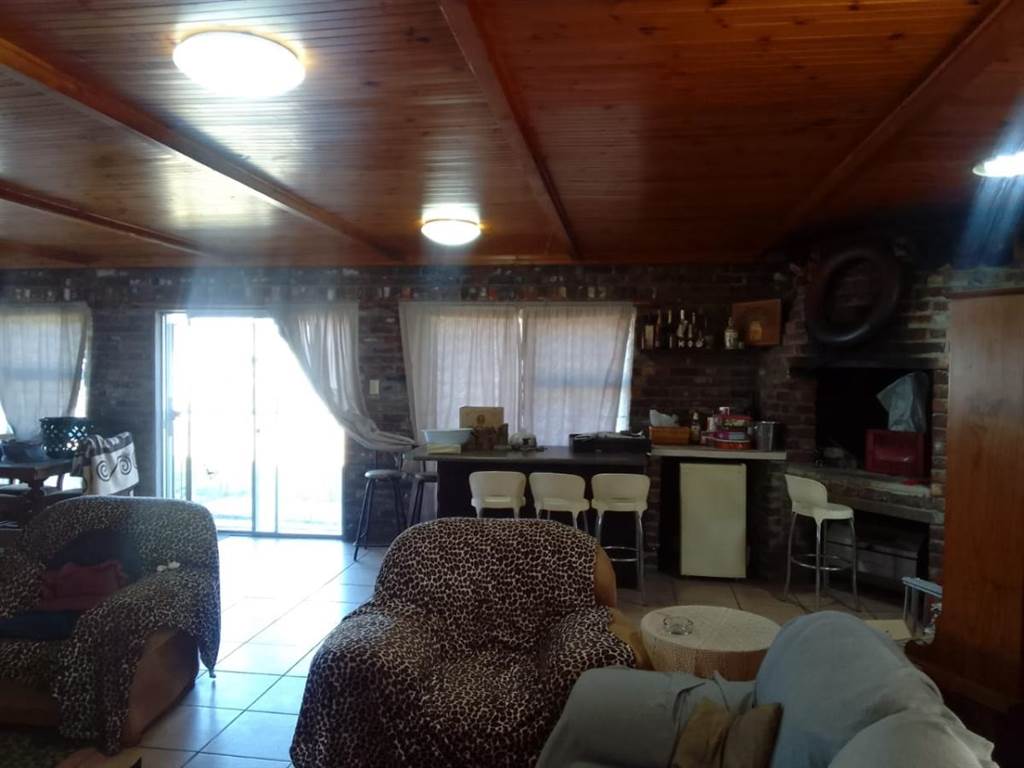 4 Bed House in Gansbaai and surrounds photo number 16