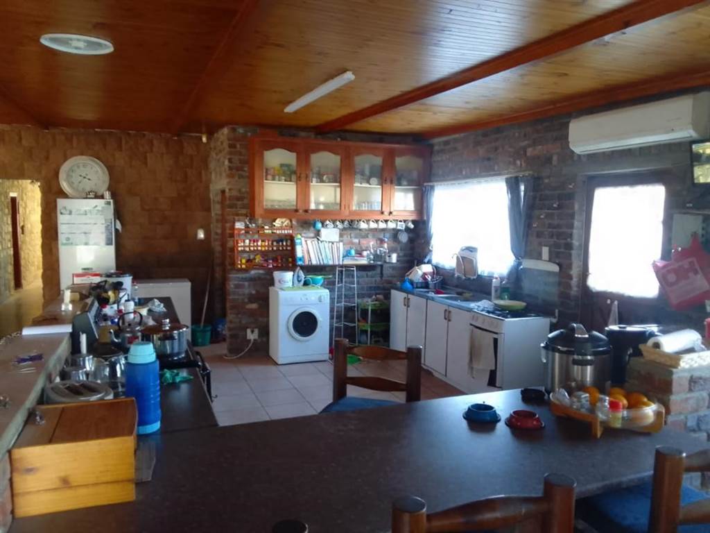 4 Bed House in Gansbaai and surrounds photo number 11
