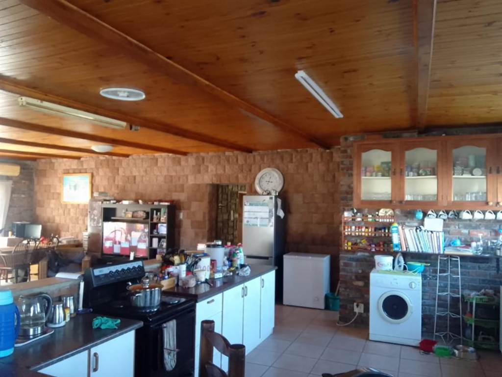 4 Bed House in Gansbaai and surrounds photo number 10