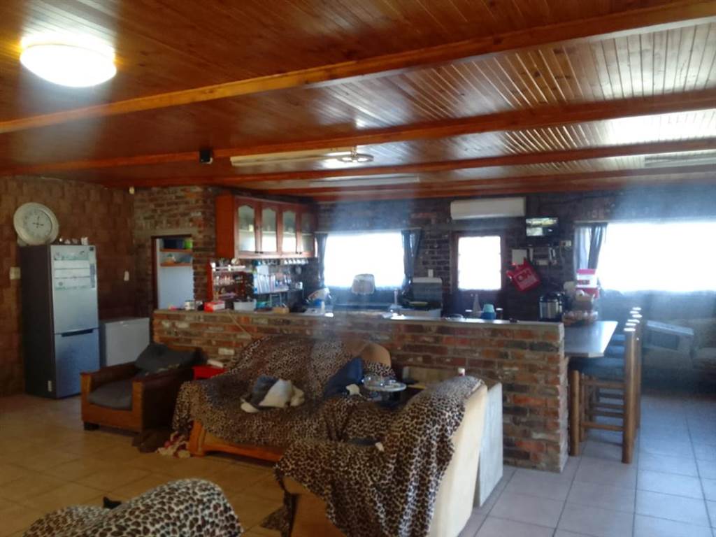4 Bed House in Gansbaai and surrounds photo number 14