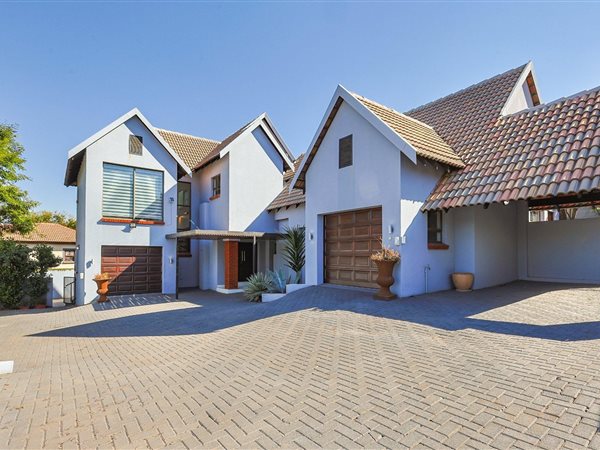 4 Bedroom House 4 Bedroom House