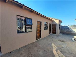 1 Bed Apartment in Moroka North
