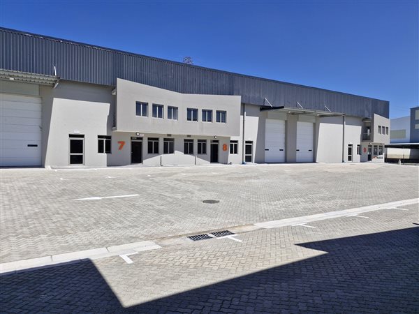 1 800  m² Industrial space