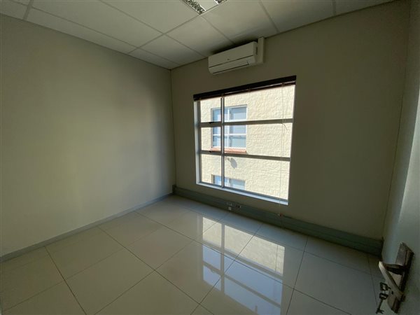 64  m² Office Space