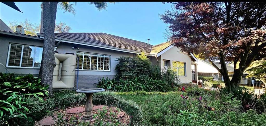 4 Bedroom House to rent in Menlo Park | RR4509112 | Private Property
