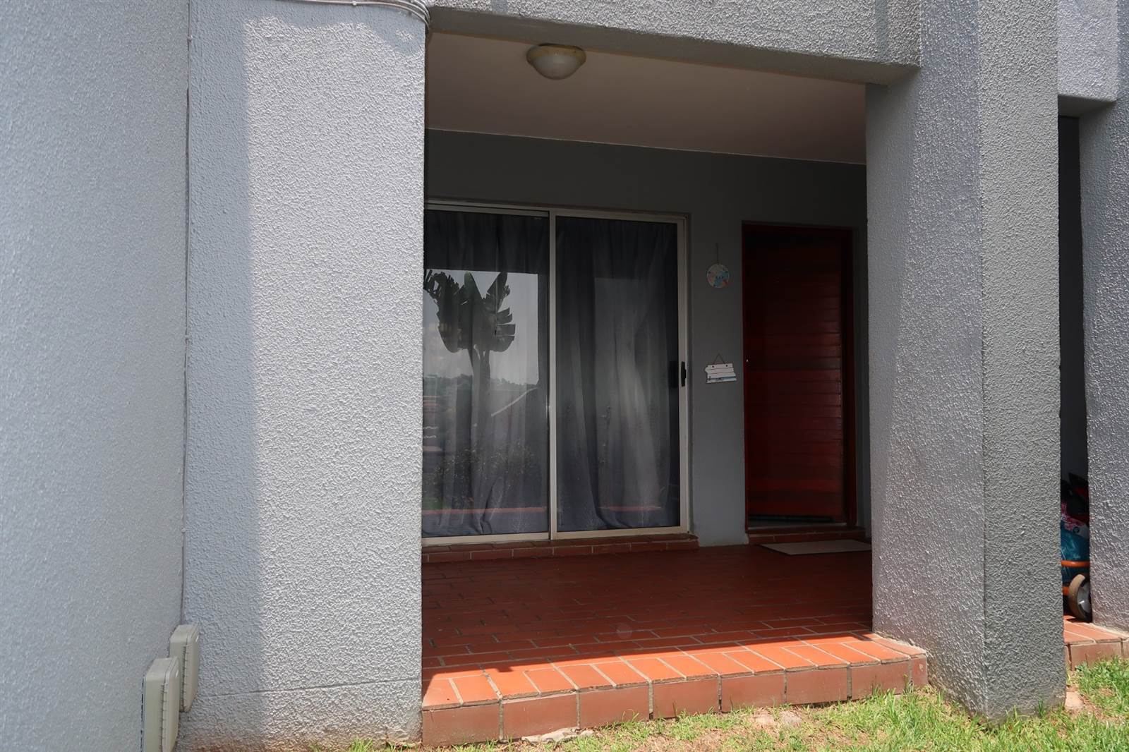 2 Bed Townhouse in Glenvista photo number 14