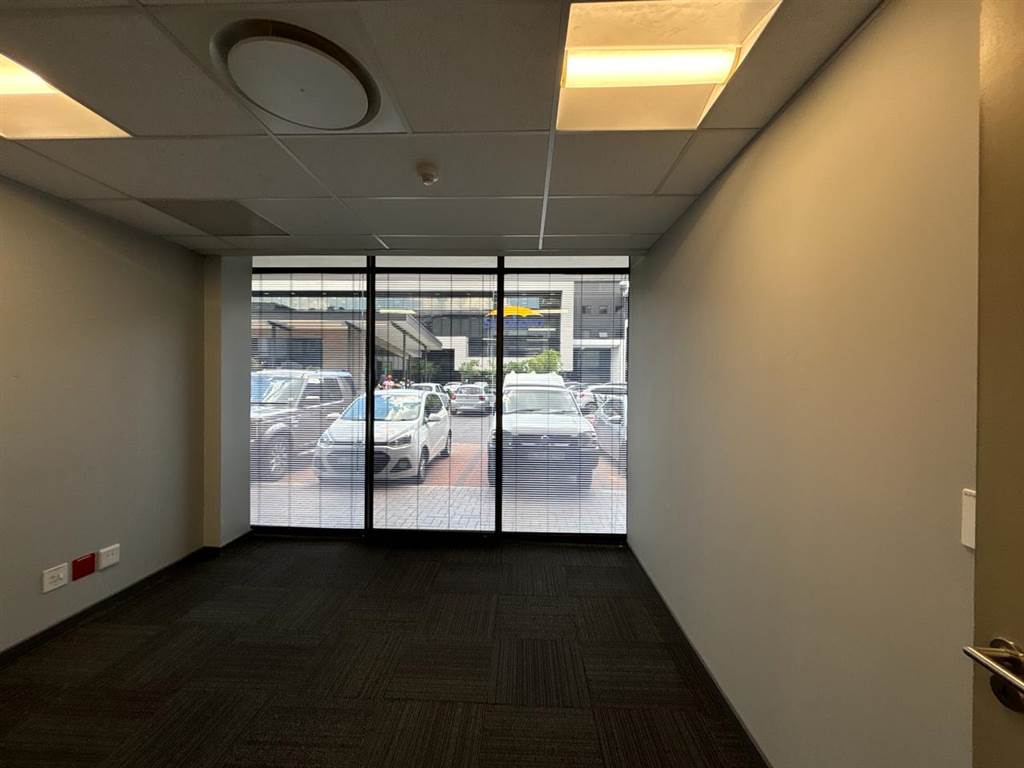 190  m² Commercial space in Parktown photo number 3