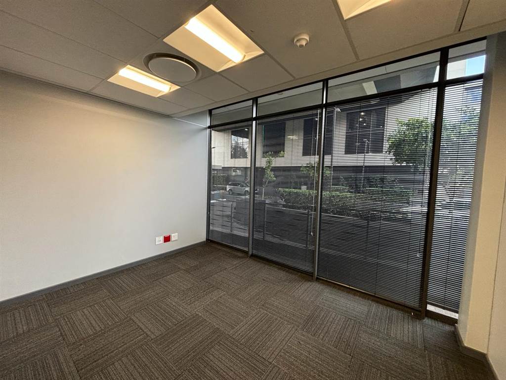 190  m² Commercial space in Parktown photo number 4