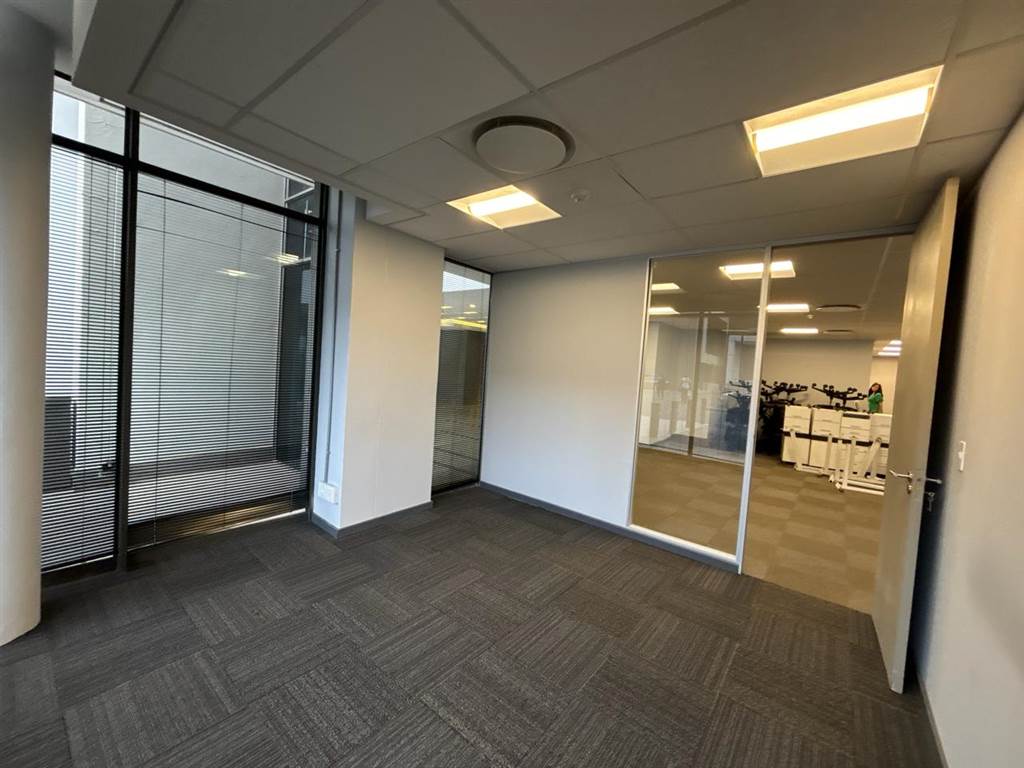 190  m² Commercial space in Parktown photo number 13