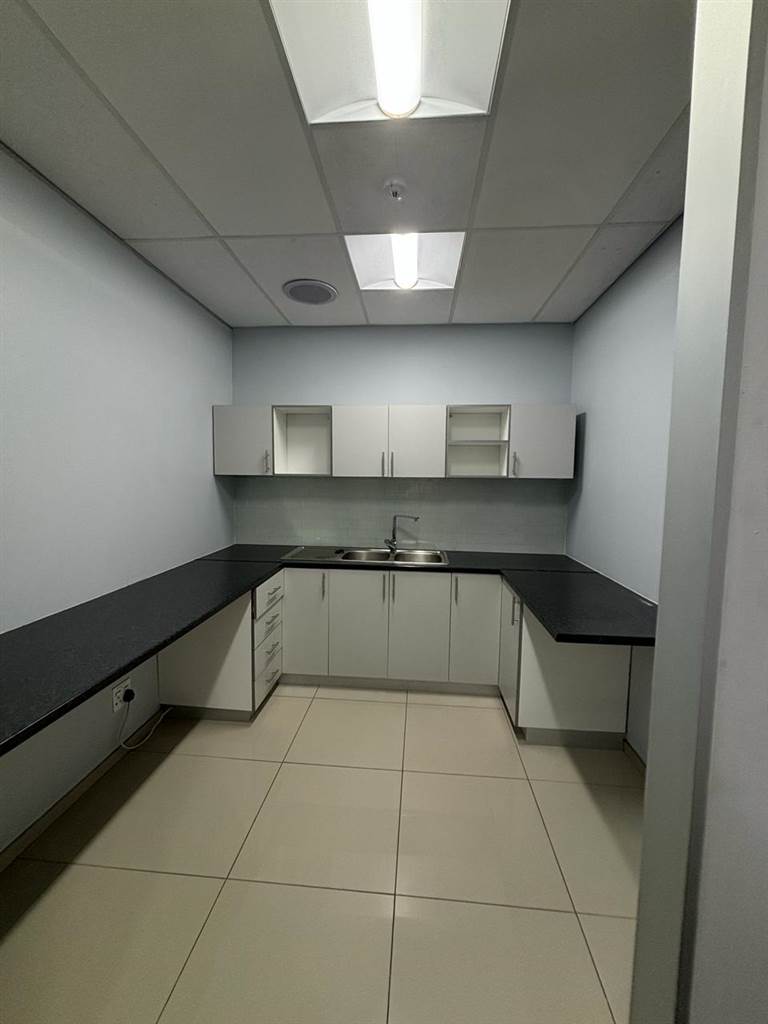 190  m² Commercial space in Parktown photo number 16