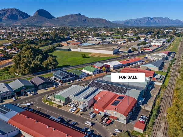 346 m² Industrial space 346 m² Industrial space