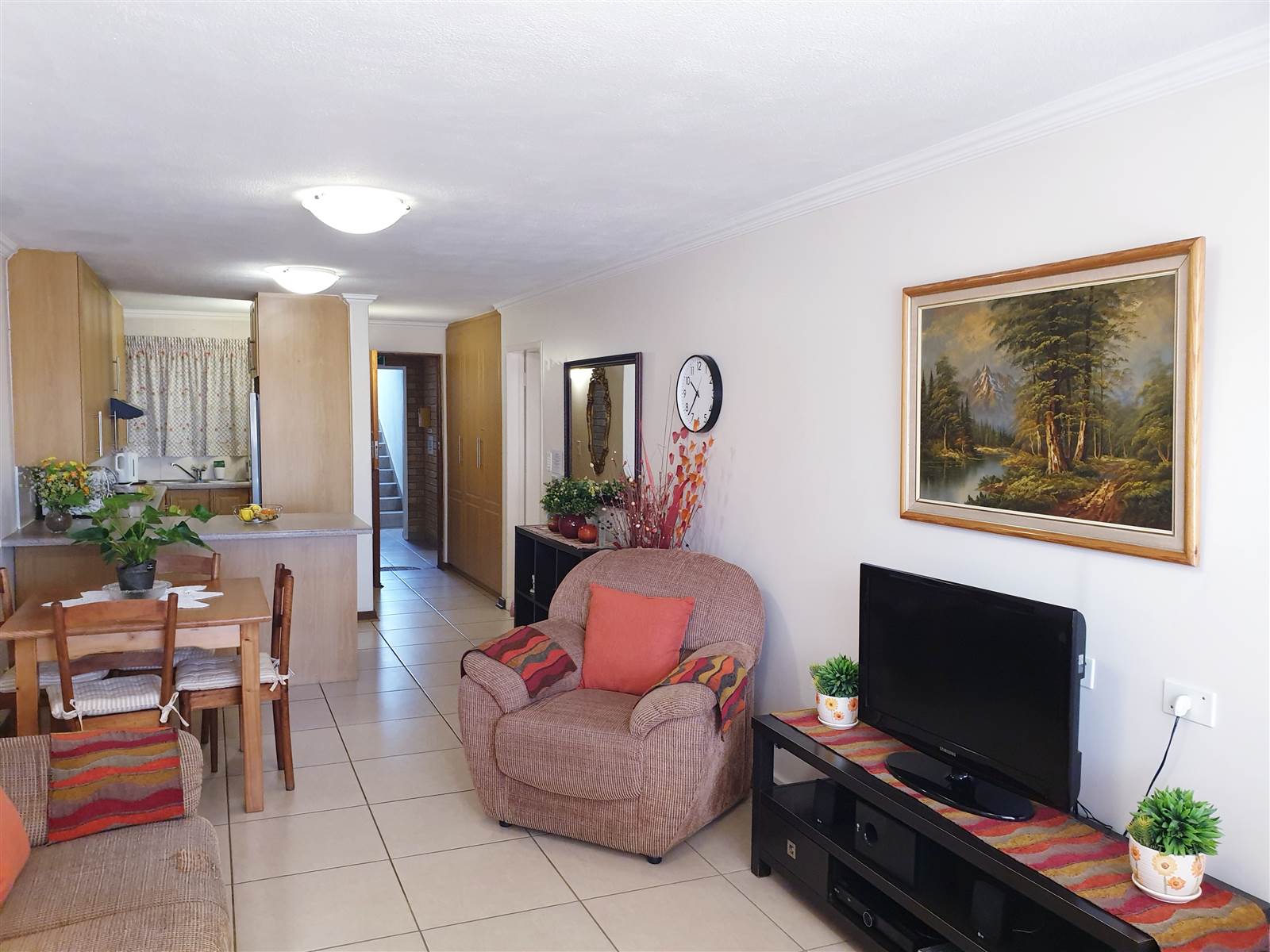 1 Bed Apartment in Garsfontein photo number 5