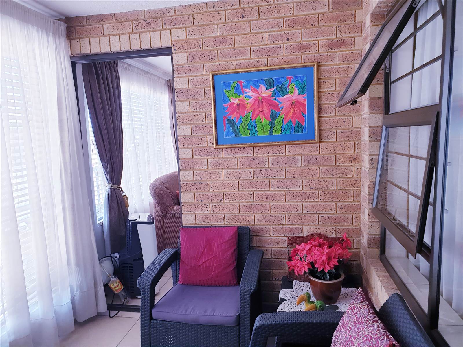 1 Bed Apartment in Garsfontein photo number 8