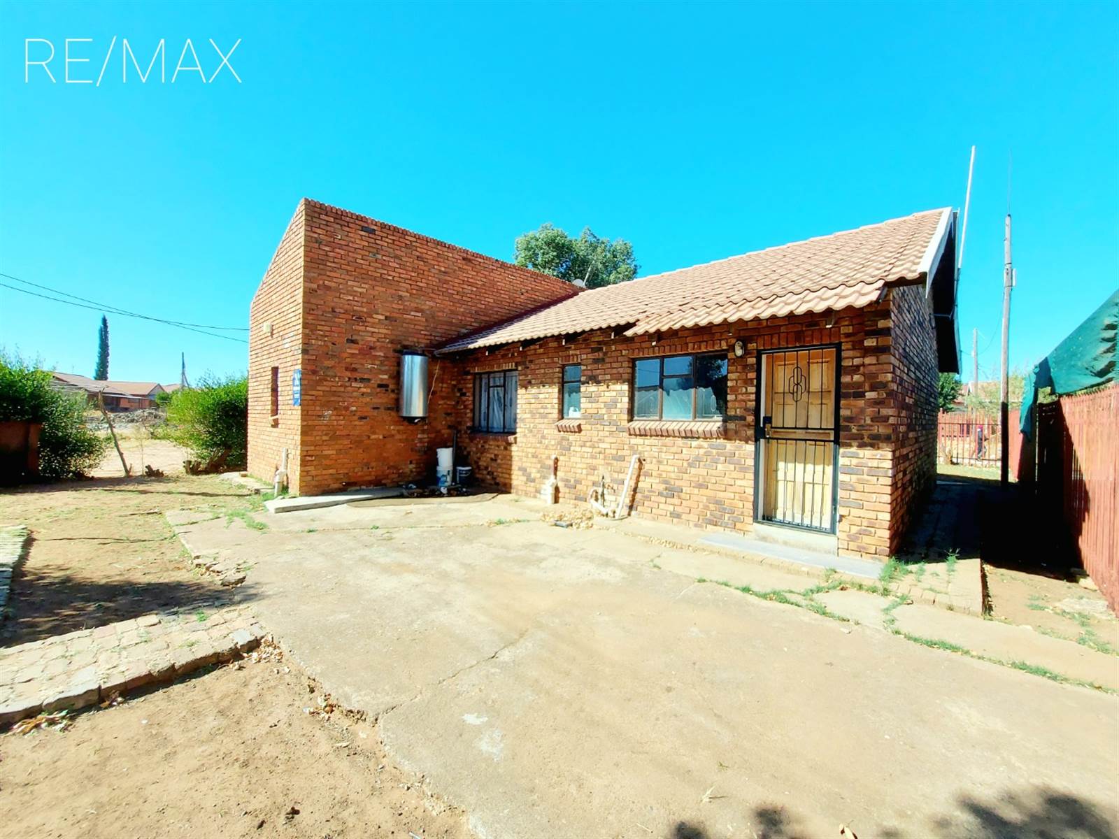 3 Bed House in Mmabatho unit 13 photo number 3