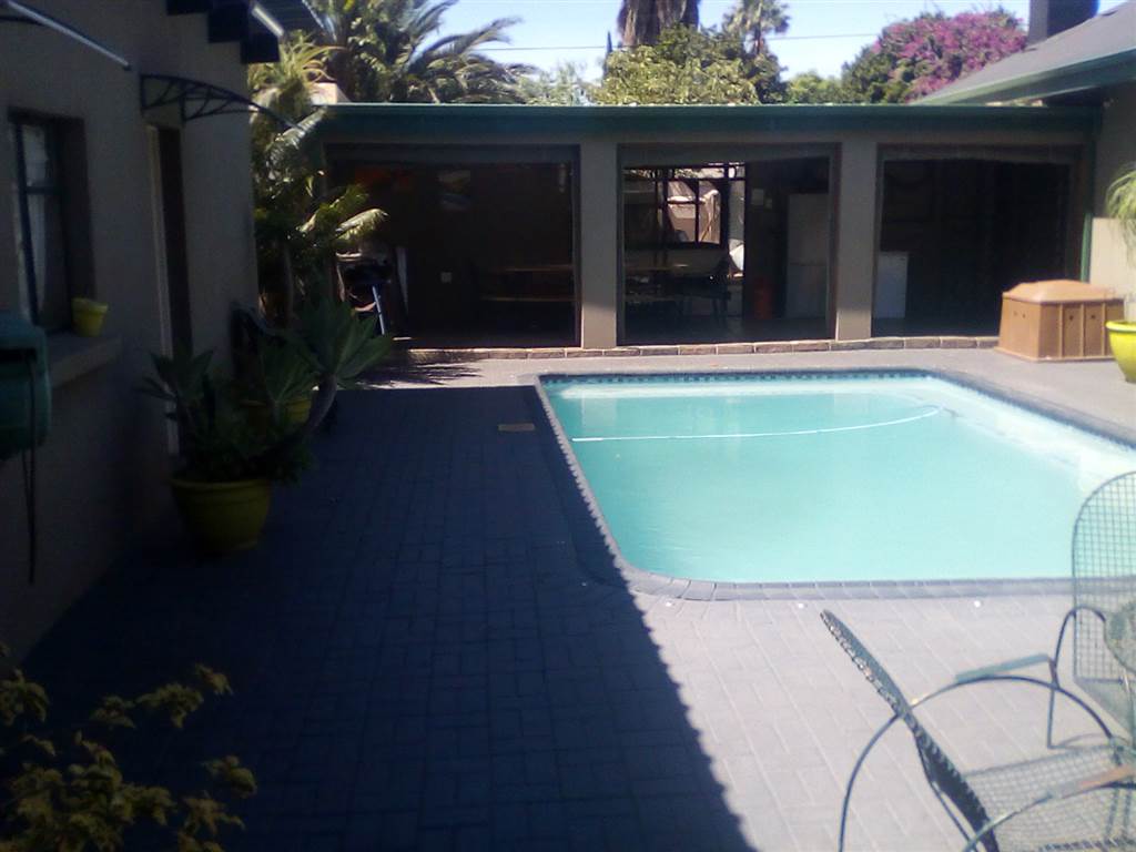17 Bed House in Witbank Central photo number 10