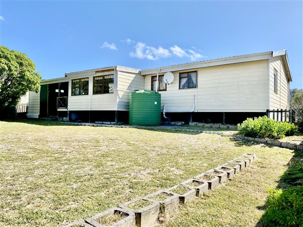 3 Bed House in Pearly Beach