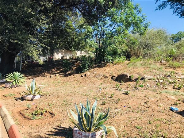 1242 m² Land available in Uitsig