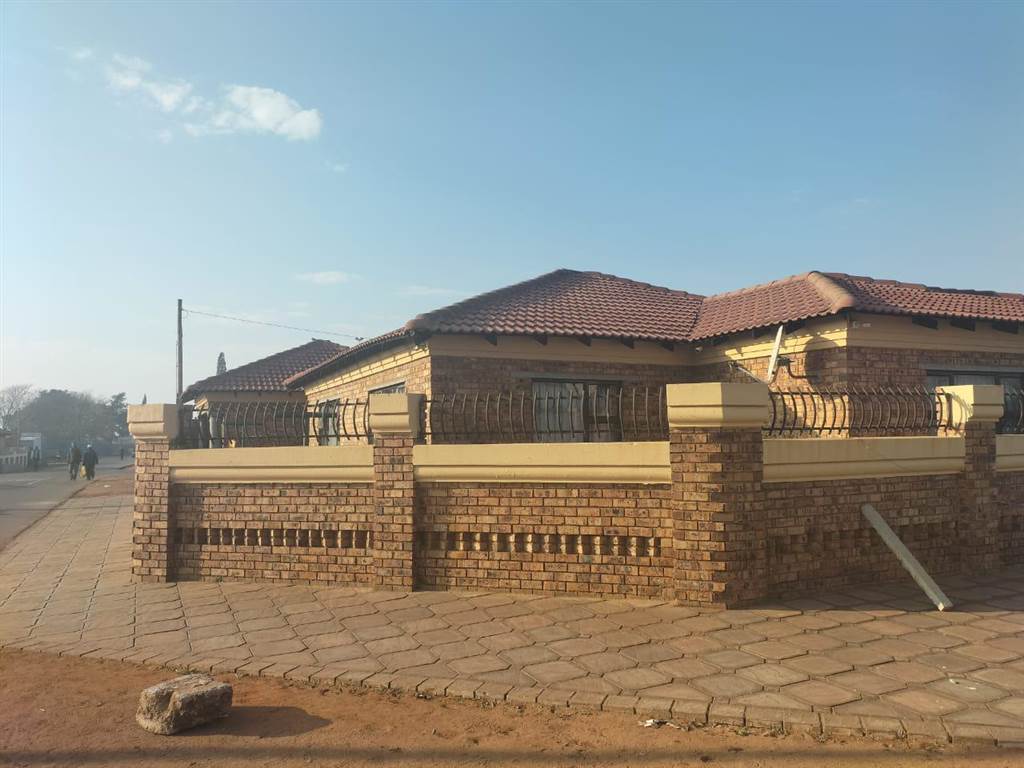 3 Bed House in Kwa Thema photo number 4