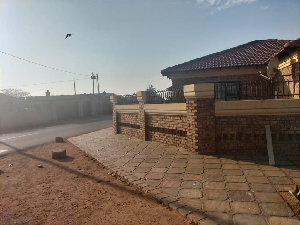 3 Bed House in Kwa Thema photo number 7
