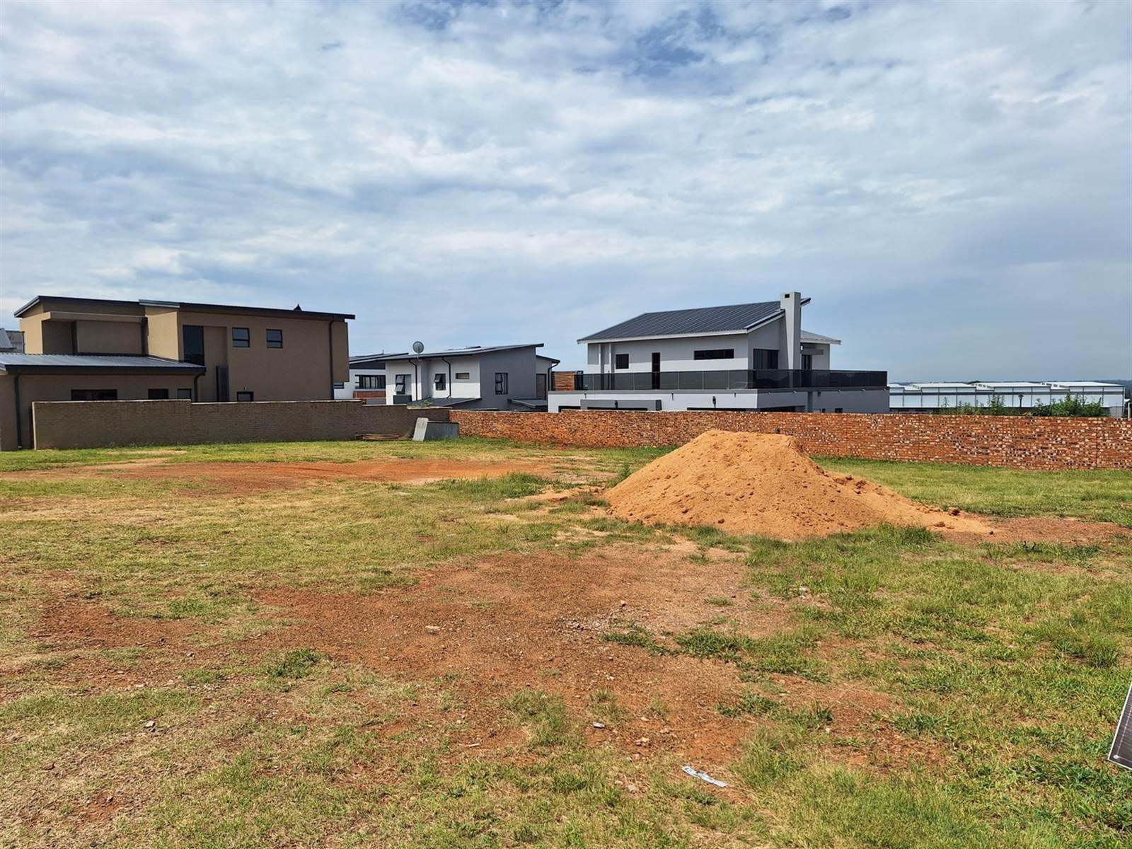 450 m² Land available in Swallow Hills Lifestyle Estate photo number 2