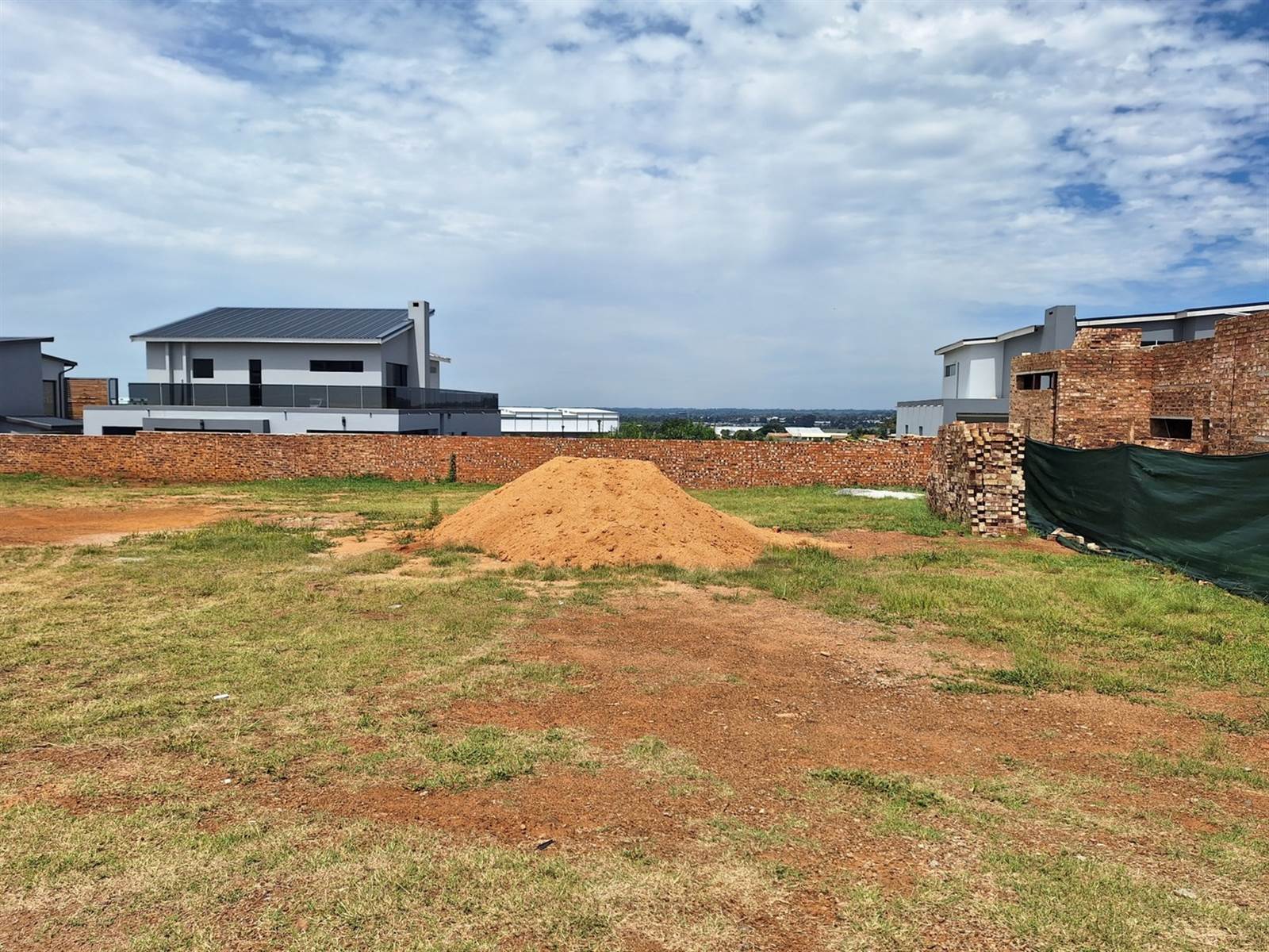 450 m² Land available in Swallow Hills Lifestyle Estate photo number 4