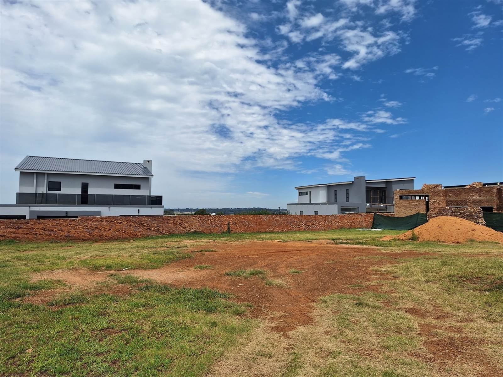 450 m² Land available in Swallow Hills Lifestyle Estate photo number 1