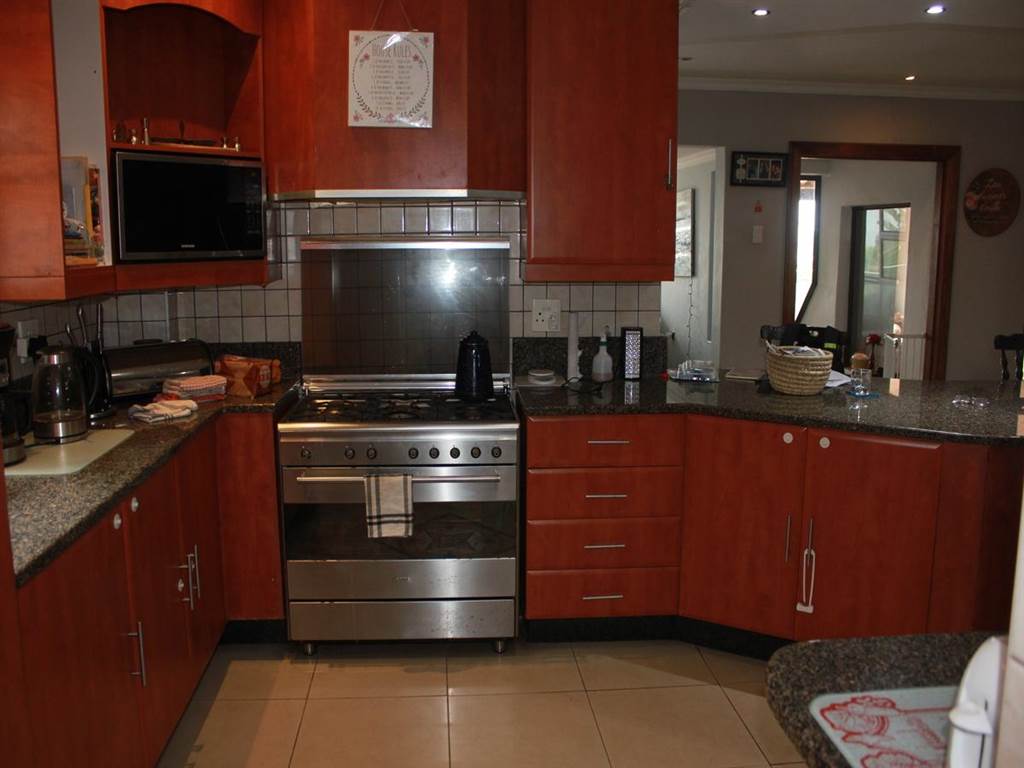4 Bed House in Umkomaas photo number 5