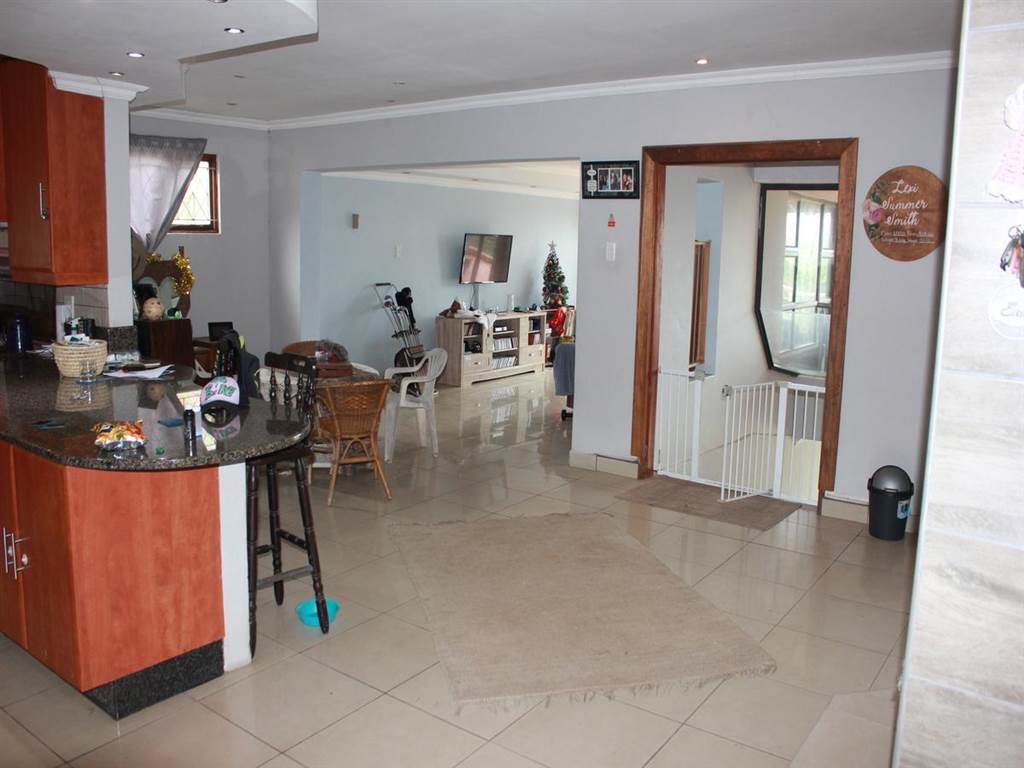 4 Bed House in Umkomaas photo number 4